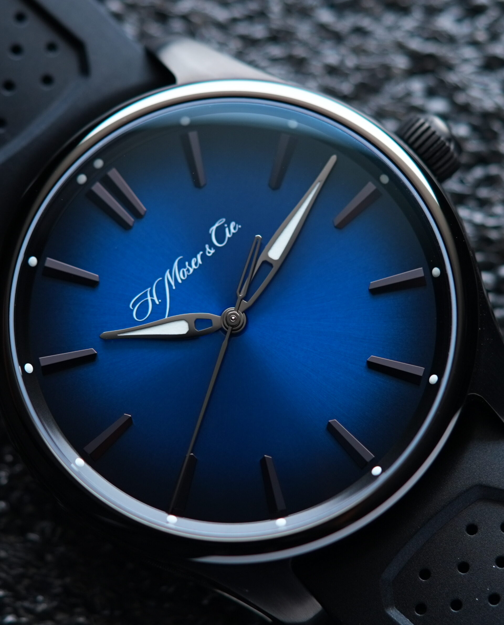 H. Moser & Cie. Pioneer Centre Seconds Review - Vivir - Product Image